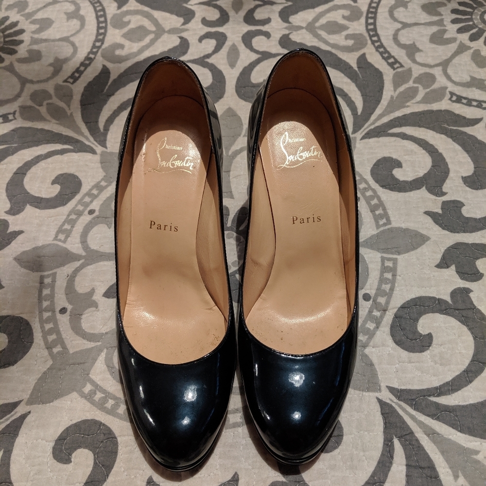 Louboutin round toe pumps
